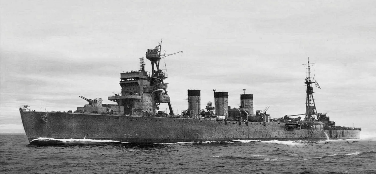 Japanese cruiser Isuzu