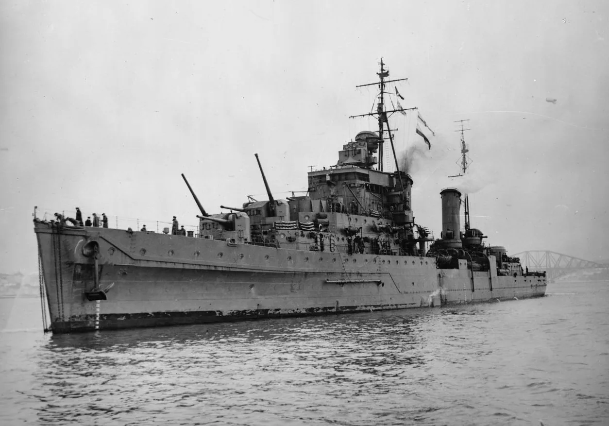 HMS Dido (37)