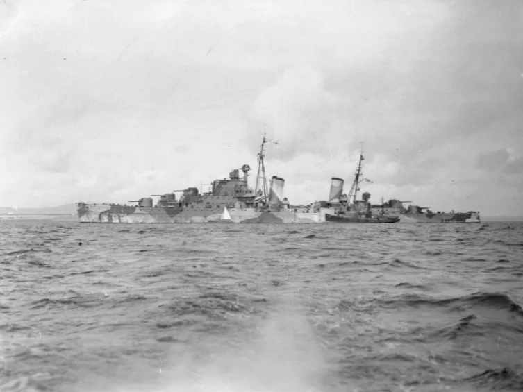 HMS Naiad (93)