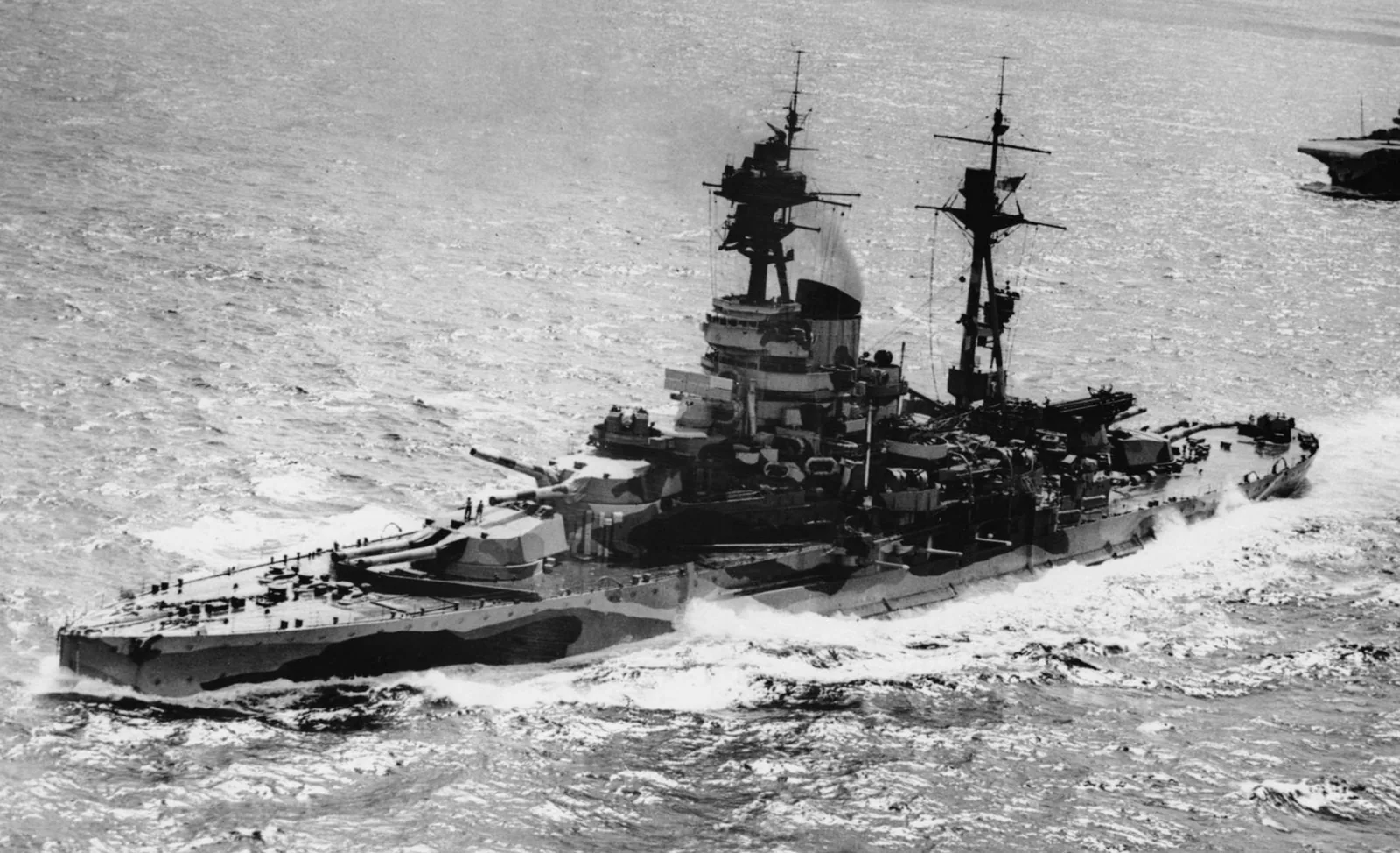 HMS Resolution (09)