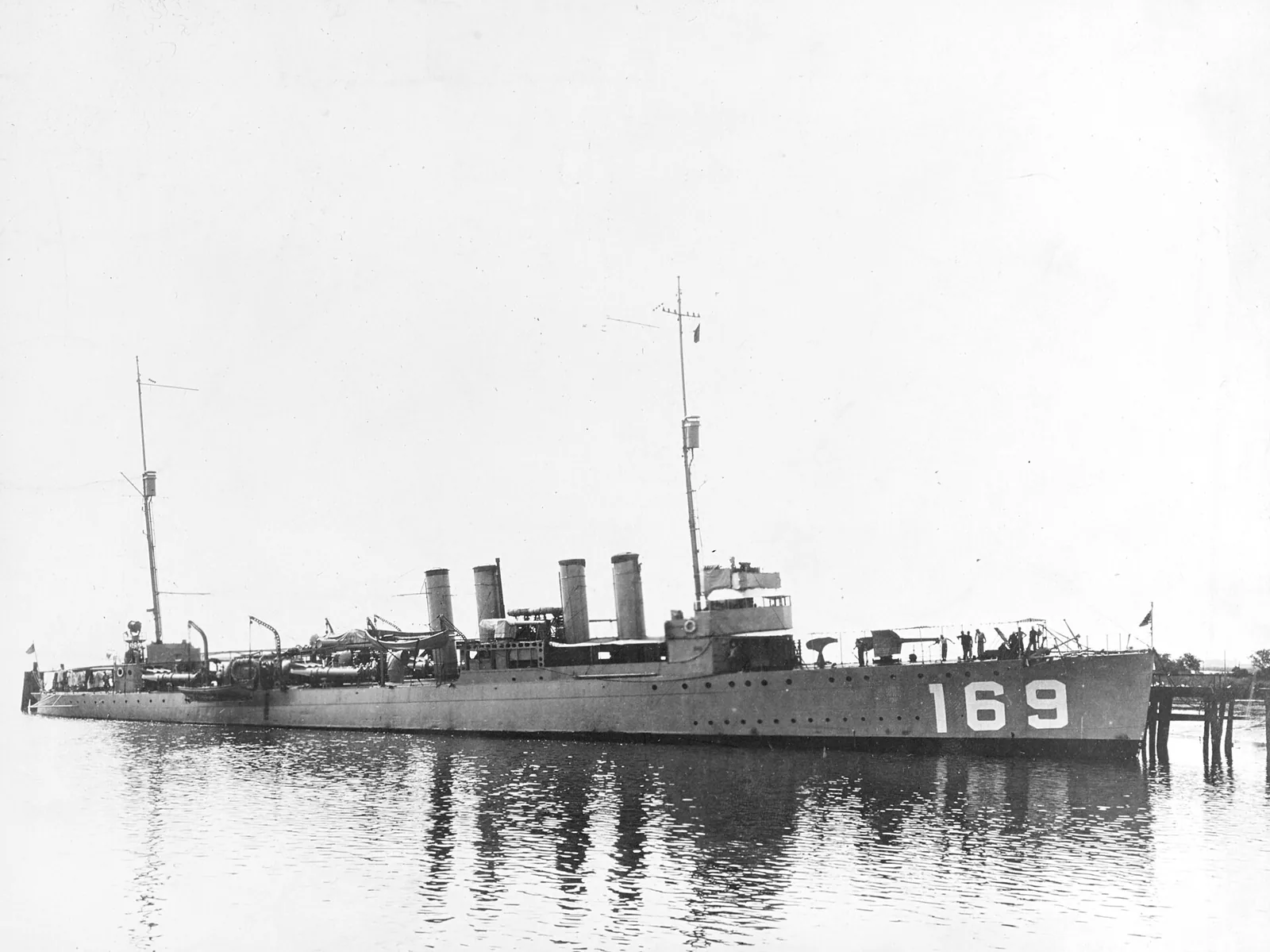 HMS Roxborough (I07)