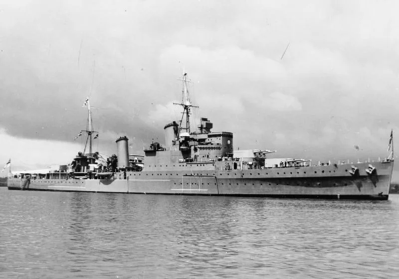 HMS Southampton (83)