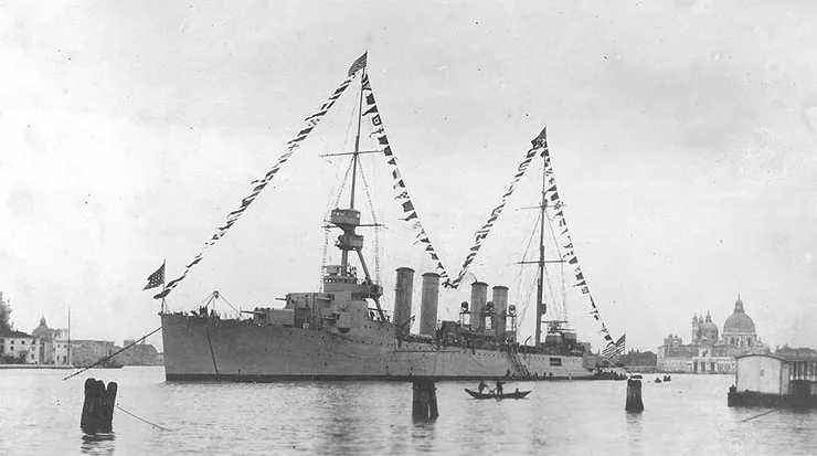 USS Detroit (CL-8)