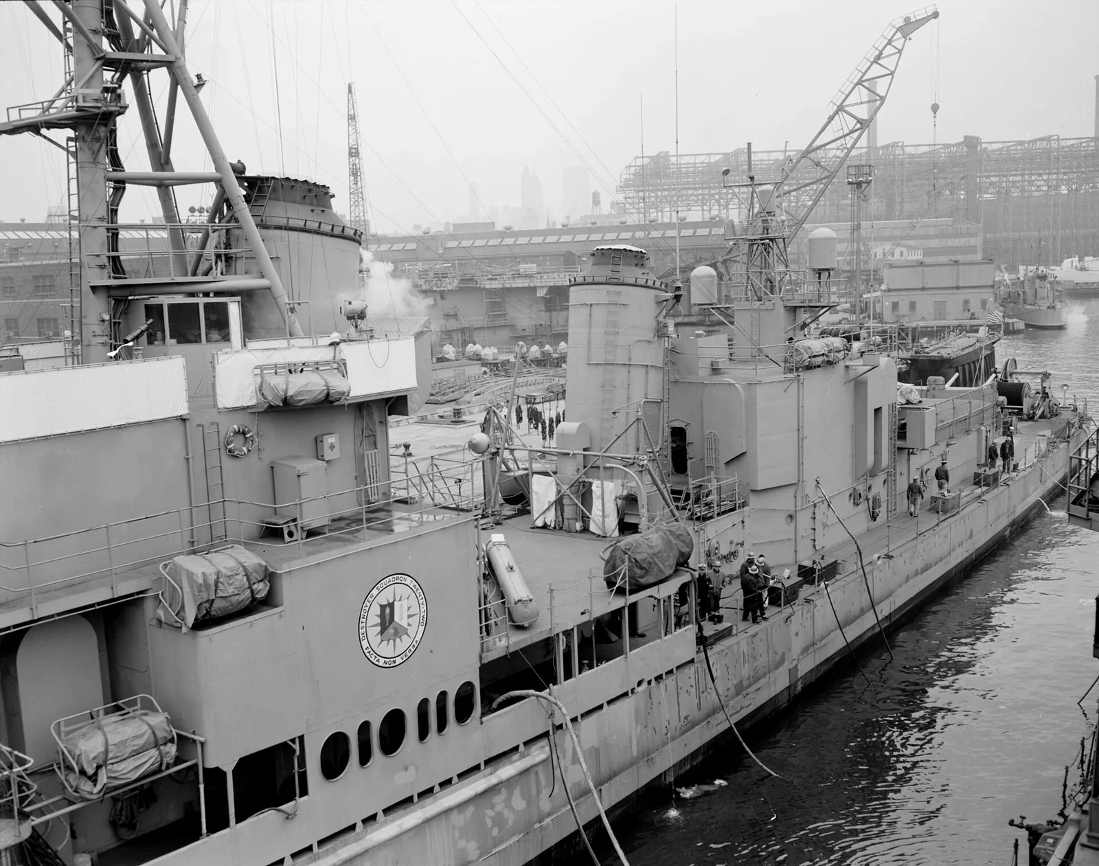 USS Putnam (DD-757)