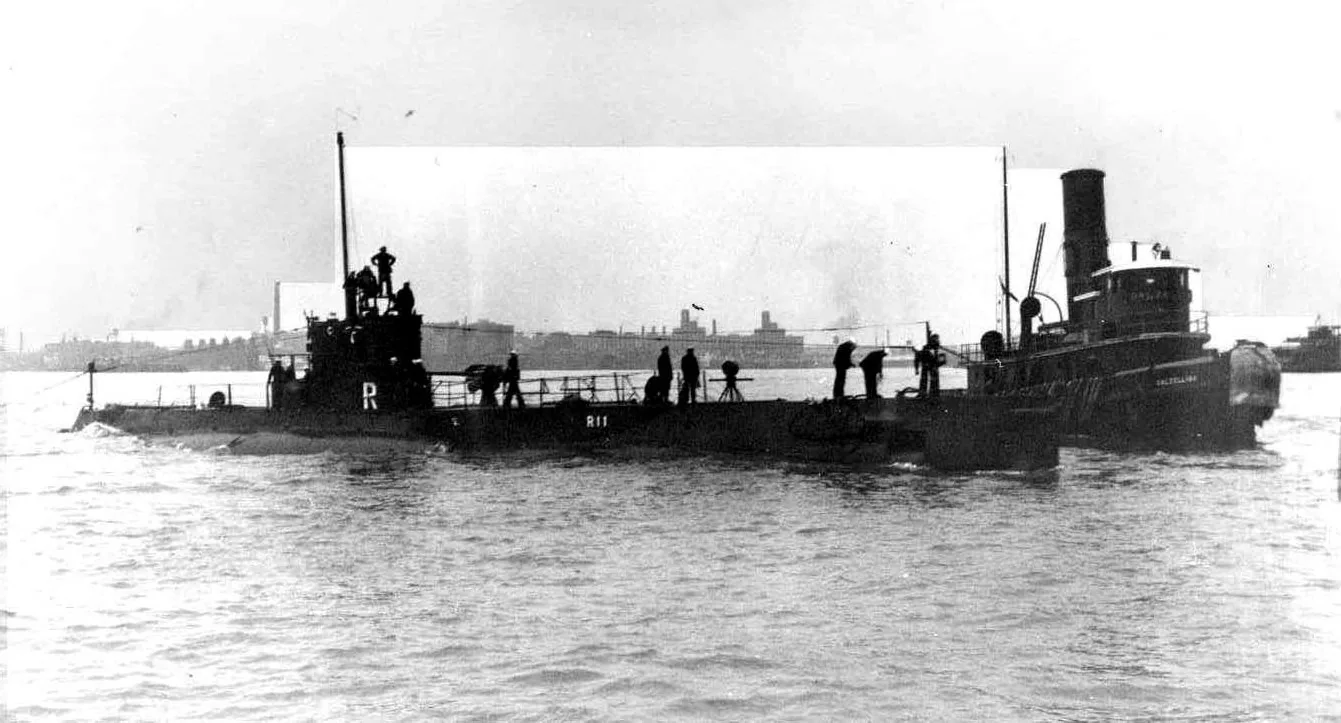 USS R-11