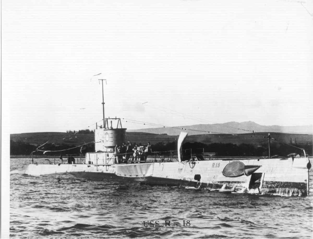 USS R-18