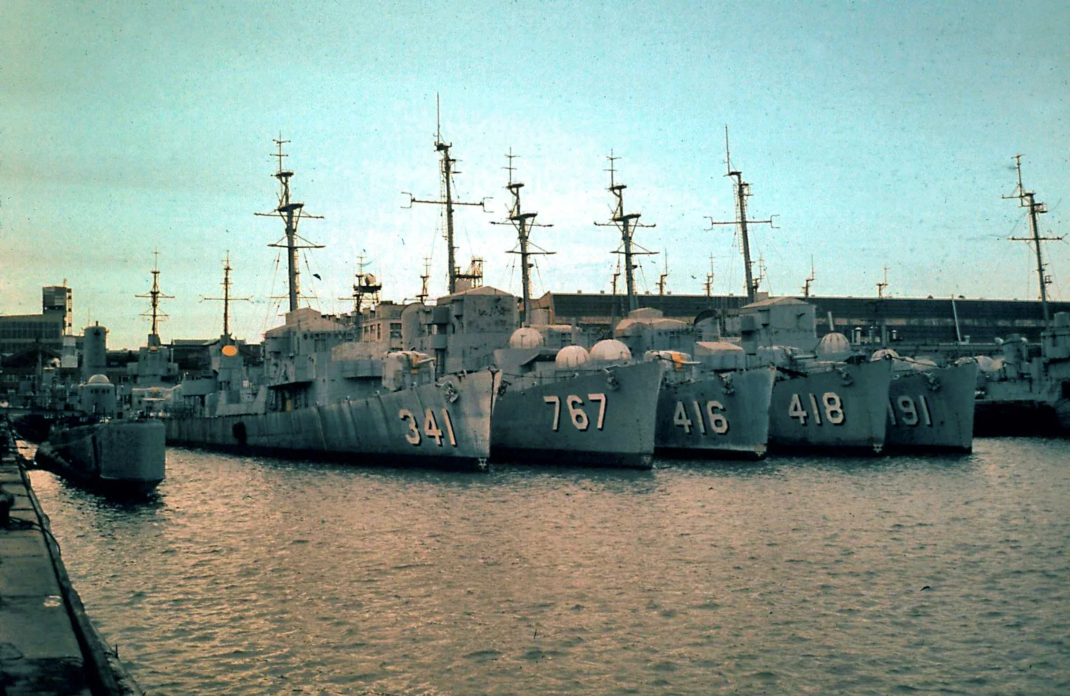 USS Raymond (DE-341)