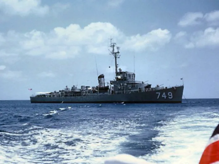 USS Roberts (DE-749)