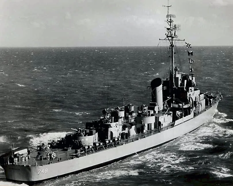 USS Roberts (DE-749)