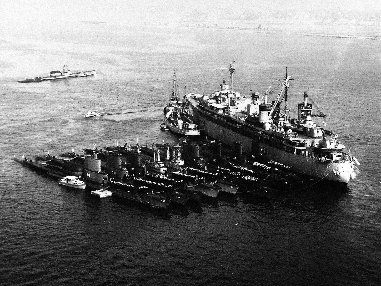 USS Tunny (SS-282)