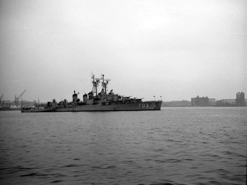 USS Wallace L. Lind