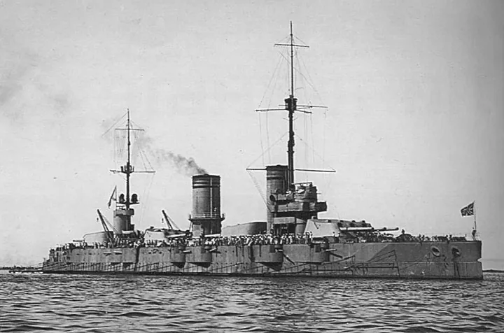 Soviet battleship Parizhskaya Kommuna